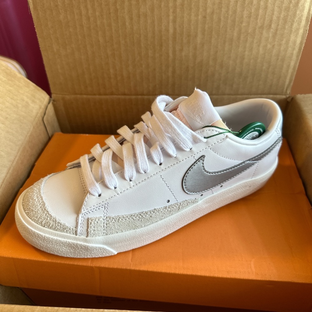 Nike Blazers White and Silver Women’s 7.5 brand new